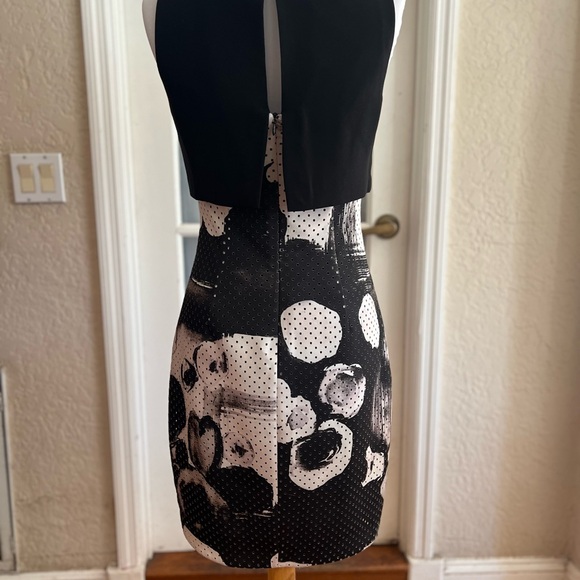 EUC SZ 2 Trina Turk Black and White Floral Sheath dress - Picture 5 of 5